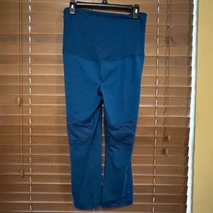 Cropped maternity leggings